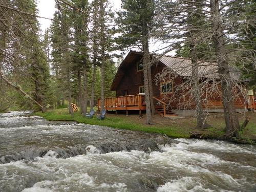 Red River House | Experience Little Elk Horn on the River with Pet-Friendly Perks