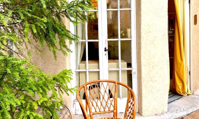 Wuerzburg House | Cozy Retreat at Little Escape - Pool and Kitchen Amenities