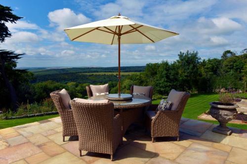 East Dean and Friston House | Explore Family-Friendly Stays at Little Friston Lodge