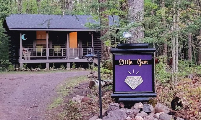 Drummond Cottage | Cozy Little Gem Cottage: Pet-Friendly & Guest Rated 9.8