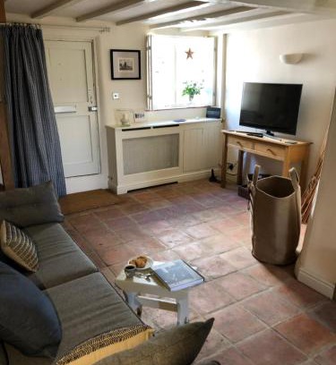 Bridgnorth House | Idyllic Little Gem on Bridgnorth's Cartway with River Views