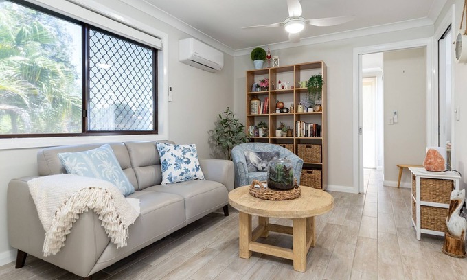 Forster Villa | Relax at Little Goldens with Breakfast & Kitchen Amenities