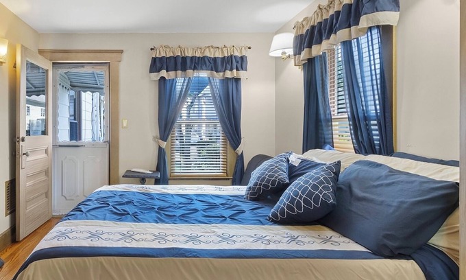 West Haven Apartment | Top-Rated Little Guest Suite with Breakfast & Kitchen Access