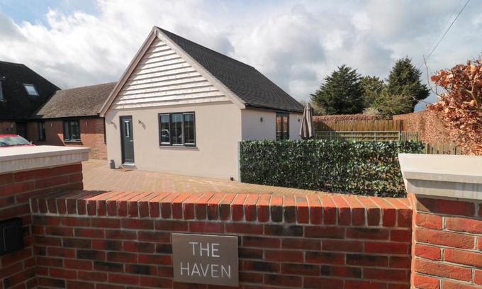 Blandford Forum House | Discover Little Haven: A Family-Friendly Retreat Awaits