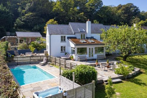 Llangennith House | Discover Little Haven: Pet-Friendly 4-Star Retreat