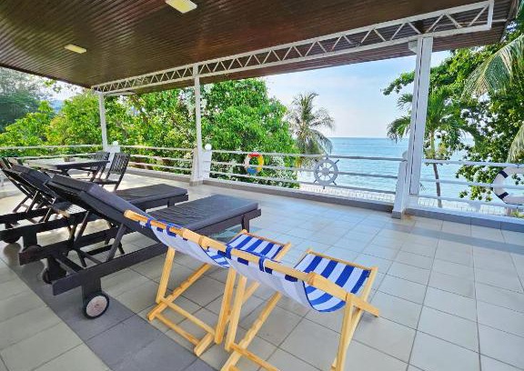 Tanjung Bungah Villa | Idyllic Beachfront Bungalow: Little Heaven by Sky Hive