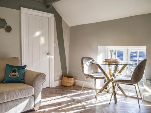 Dronfield House | Family-Friendly Escape at Little Hive - Rated 9.3/10