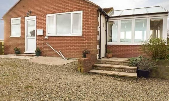 Wall-under-heywood House | LITTLE HOMEFIELD, romantic, with a garden in Cardington