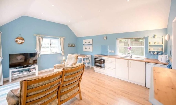 Aldringham House | Exceptional Little House, Aldringham with Breakfast & Kitchen