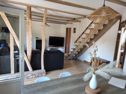 Zutkerque House | Pet-Friendly Retreat at Little House for Families