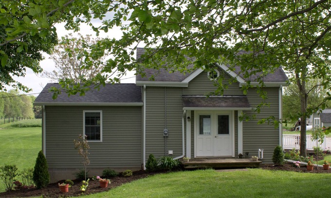 Mesopotamia House | Idyllic Little House on the Farm with Ocean View Amenities