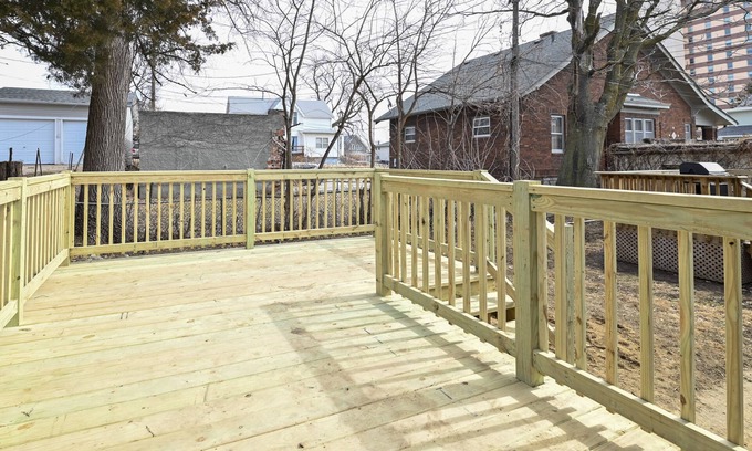 Dahlman House | Charming Little Italy Retreat: Pet Friendly, Smart TV & More