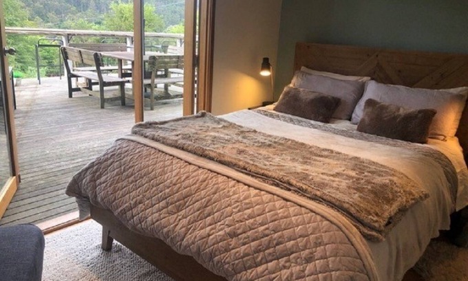 Warburton House | Unforgettable Stay at Little Joe Lodge - Rated 10/10!