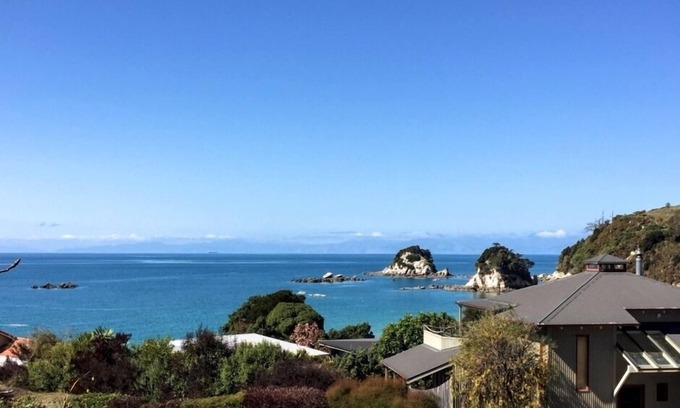 Kaiteriteri House | Elevated Sea Views at Little Kaiteriteri with Pool Access