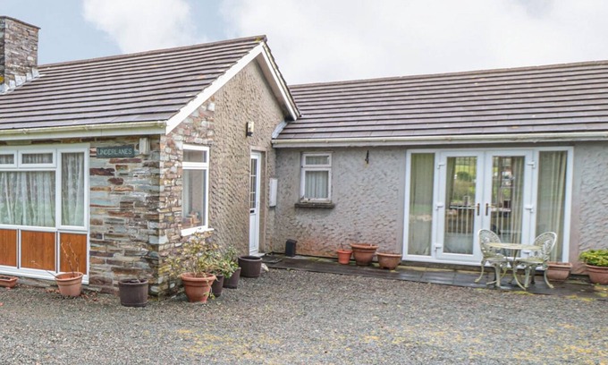 Saint Gennys Cottage | Pet-Friendly Little Lanes with Garden in Boscastle