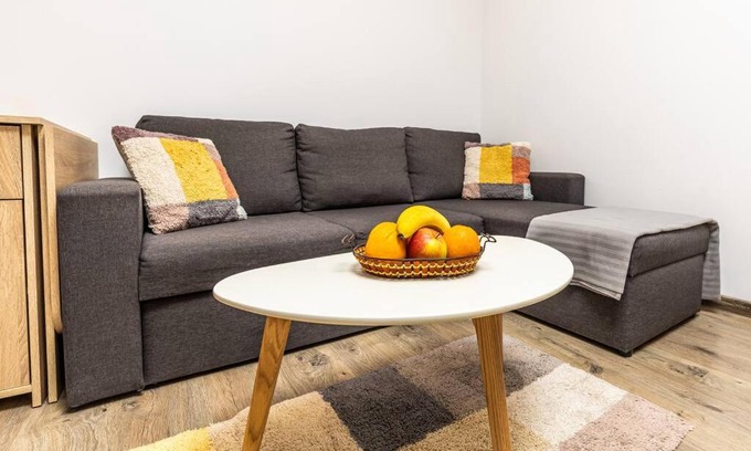 Plovdiv Center Apartment | Comfortable 'Little Little' House with Breakfast & Parking