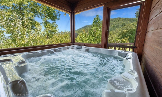 Wears Valley Cabin | Pet-Friendly Retreat with Views, Hot Tub & Free Attractions