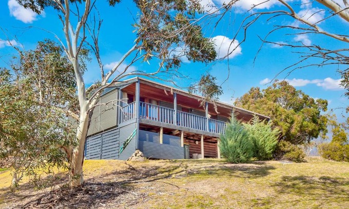 Kalkite House | Welcoming Little Lodge: Family-Friendly 4-Star Retreat