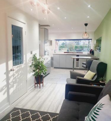 Norwich House | Discover Little Lupin: Pet-Friendly Retreat with 9.2 Rating