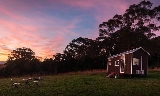 Coolangatta House | Exceptional Lake View at Little Magic Tiny House