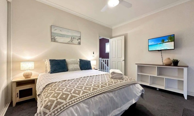 Geelong House | Unforgettable Little Malop Escape in Central Geelong
