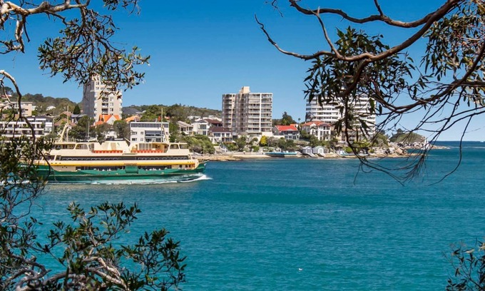 Manly House | Seaside Getaway: Little Manly Seascape Executive Home