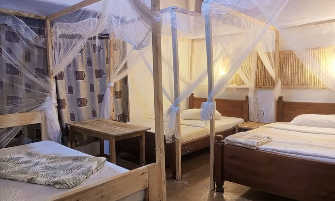 Kibale Hotel | Little Monkey Camp