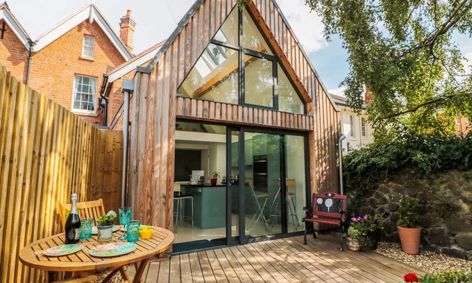 Malvern Cottage | Cozy Little Mornington with Open Fire in Great Malvern