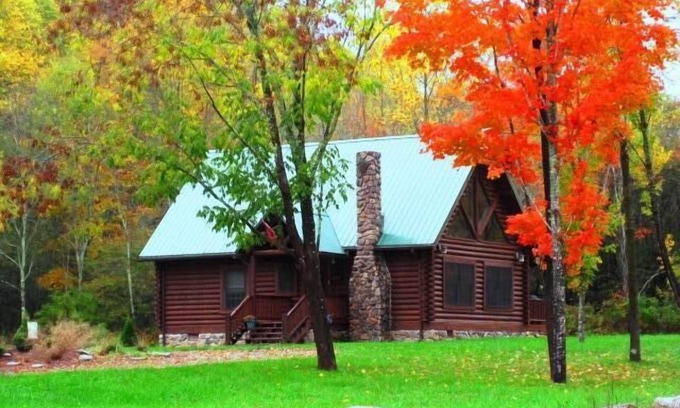 Millpoint Ski Chalet | Pet-Friendly Little Mountain Retreat in Pocahontas County