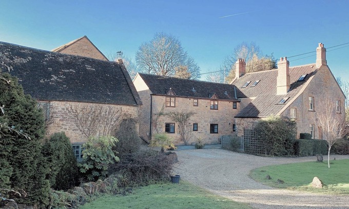 Stoke-sub-Hamdon Apartment | Serene Little Norton Mill with Lake Views & Family-Friendly Amenities