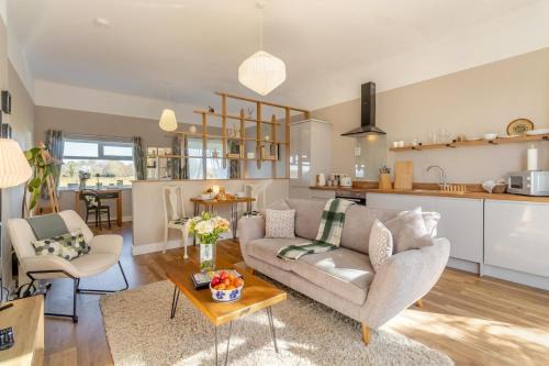 Norwich House | Experience Comfort at Little Oldbury - Pet & Child Friendly