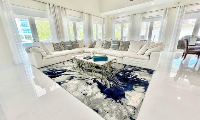Alice Town House | Little Palm Villa-Bimini Private Island House 607