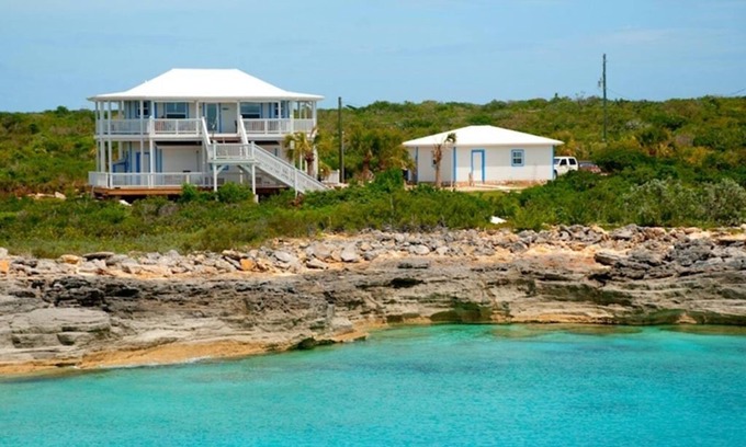 Cockburn Town House | Exceptional Retreat at Little Paradise Sandy Point Bahamas