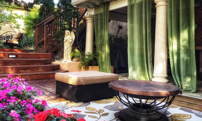 Saratoga House | Discover Little Paradise with Sauna Garden near Downtown