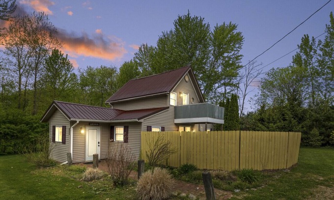 Paw Paw Lake House | Pet-Friendly Little Paw Paw Lake House with Hot Tub & Pool