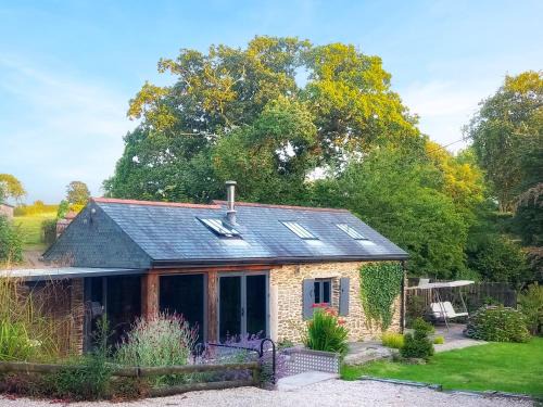 Saltash House | Family-Friendly Getaway at Little Penquite - 8/10 Rated