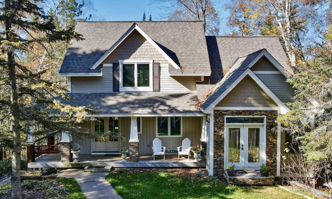 Crosslake House | Discover Little Pine Lodge: Pet-Friendly Retreat on Whitefish