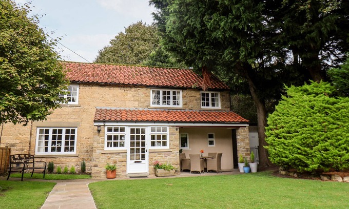Snainton Cottage | Little Pines: Pet Friendly Country Cottage Retreat