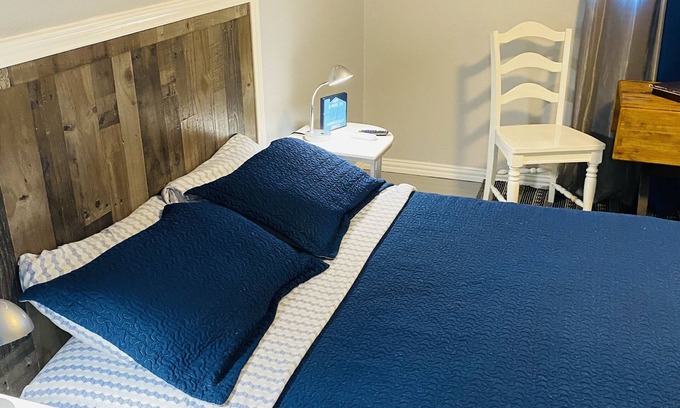 Edgebrook Apartment | Cozy Private Studio with Kitchen - Guest Rated 9.8/10
