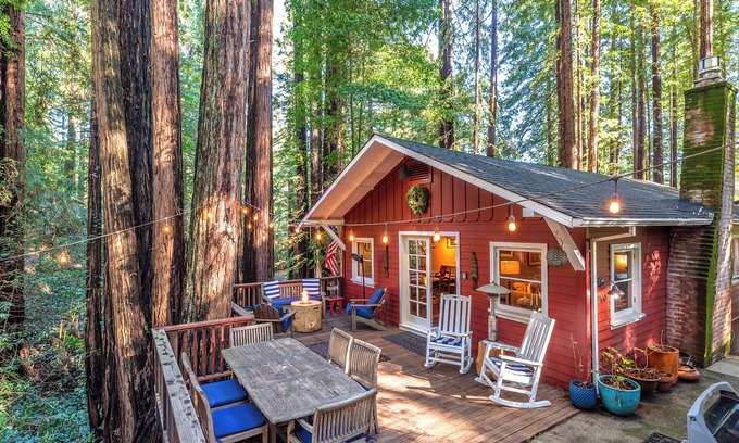 Northwood House | Pet-Friendly Treehouse Cabin with Hot Tub & Wi-Fi Getaway