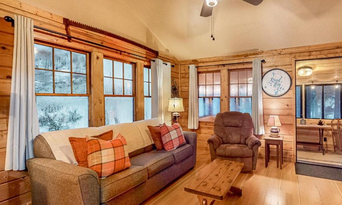 Three Lakes House | Quaint Little Red Lakeside Cabin - Ideal for Families