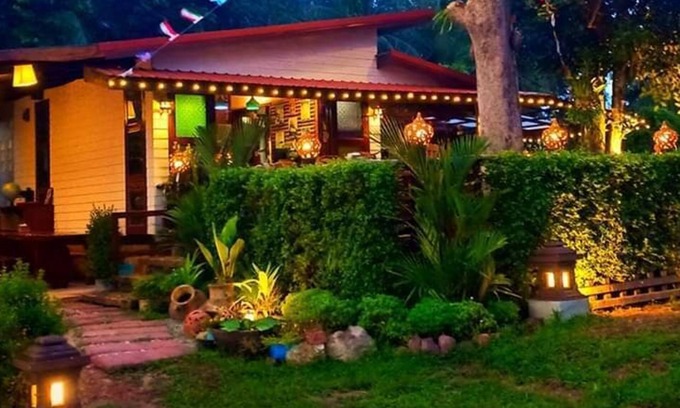 Nuea Khlong Hotel | Discover Little Rock Kohjum Resort: Family-Friendly Retreat