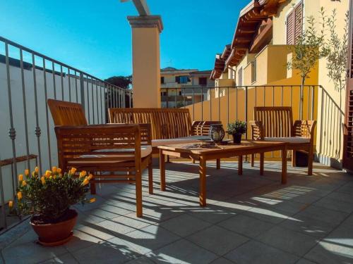 La Ciaccia Apartment | Charming Little Sea Town Apartment - Guest Rated 9.8, Pet Friendly