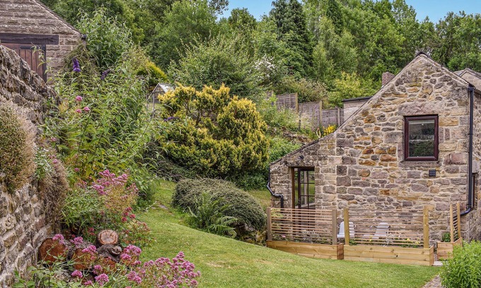 Matlock Cottage | Cozy 1 Bedroom Stay in Matlock with Pet-Friendly Amenities