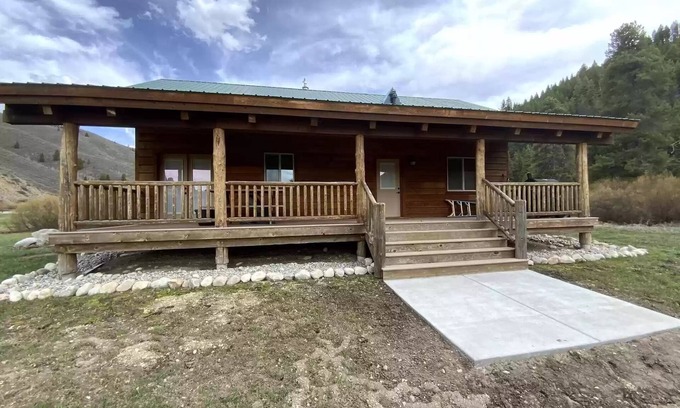 Corral Cabin | Unforgettable Little Smoky Cabin Retreat with Ocean Views