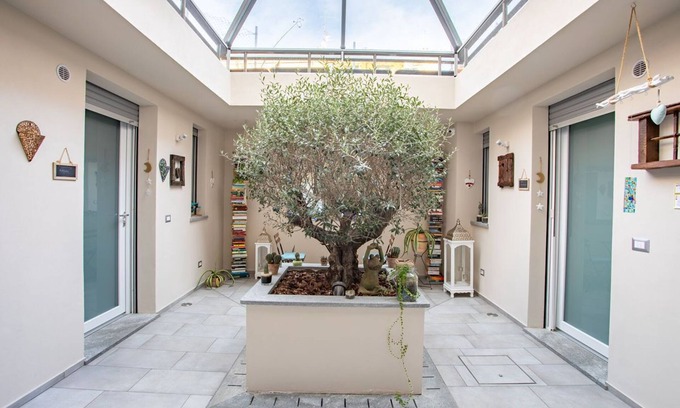 Arona Bed & Breakfast | Budget-Friendly Stay at Little Square with Breakfast Included