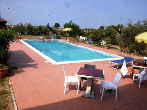 Quartiere Cervese Nord Apartment | Cozy Little Star Pioppa: Oceanfront Stay with Pool
