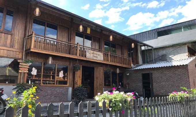 Sa Pa Bed & Breakfast | Experience Little Ta Van Homestay: Pet Friendly with Hot Tub