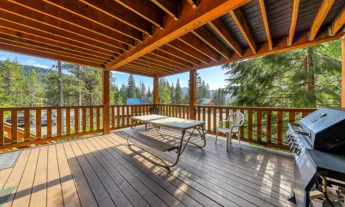 Government Camp House | Family-Friendly Little Trail Lodge - Pet Friendly Retreat