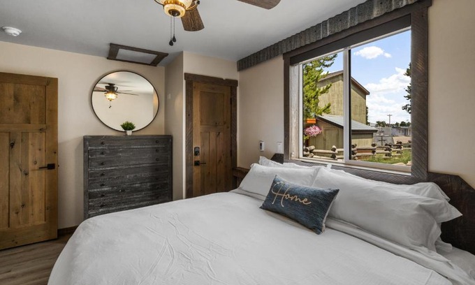 West Yellowstone House | Cozy Family Retreat at Little Tuckaway Hotel